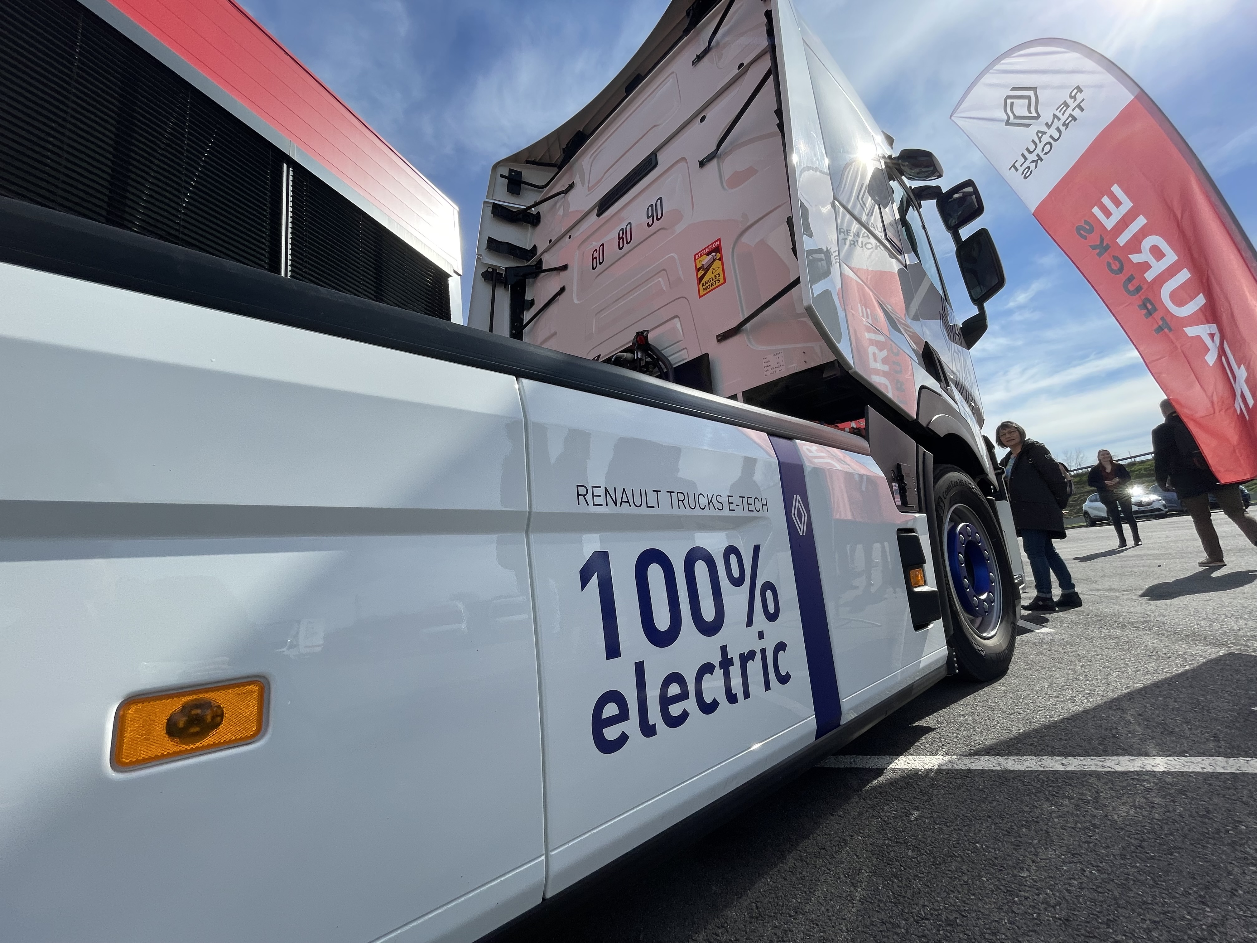 Camion électrique SICTOM Renault Trucks.jpg (2.57 MB)