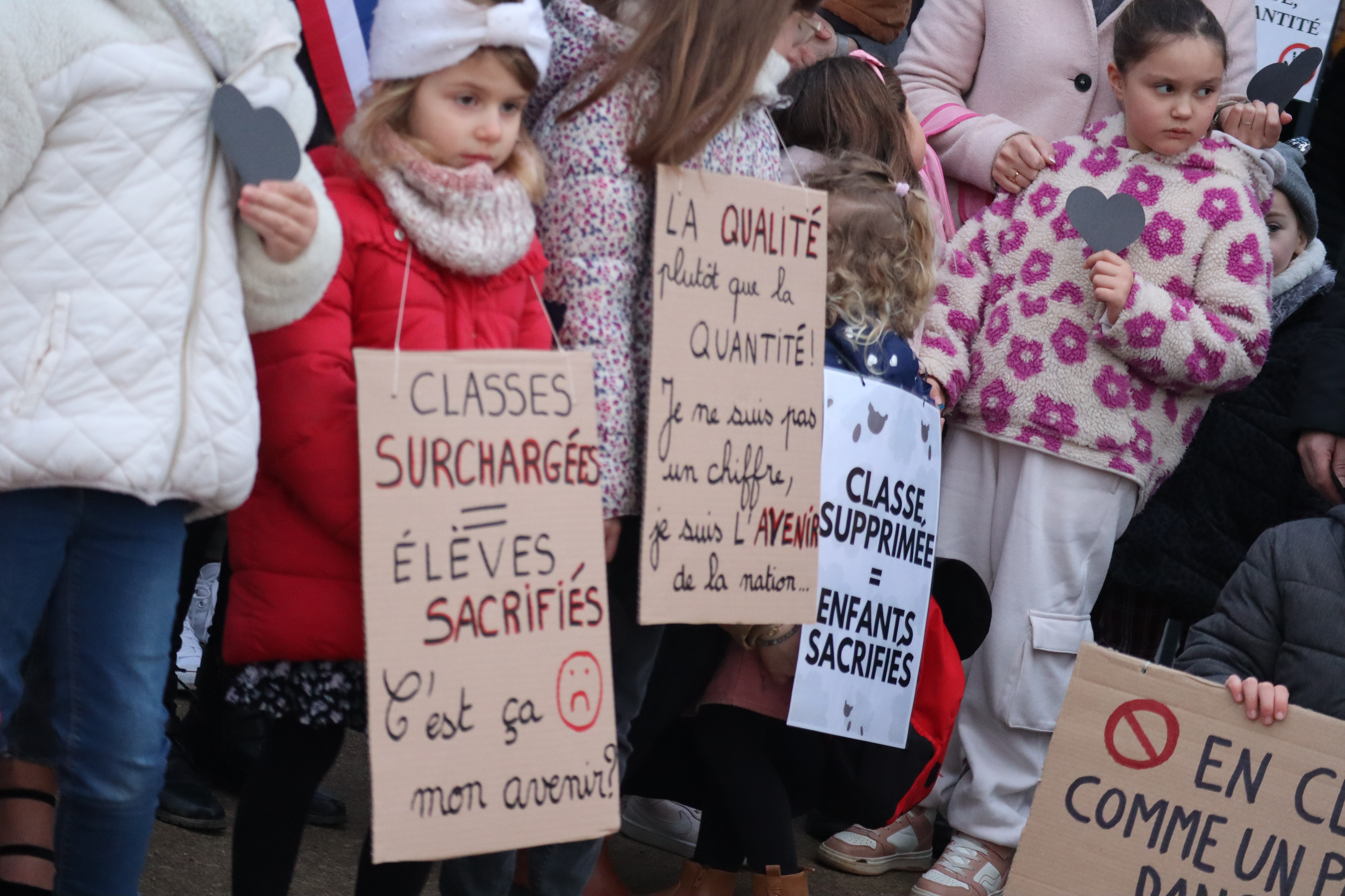 Contre carte scolaire &eacute;cole Dolto Dom&eacute;rat suppression classe (2).JPG (7.89 MB)