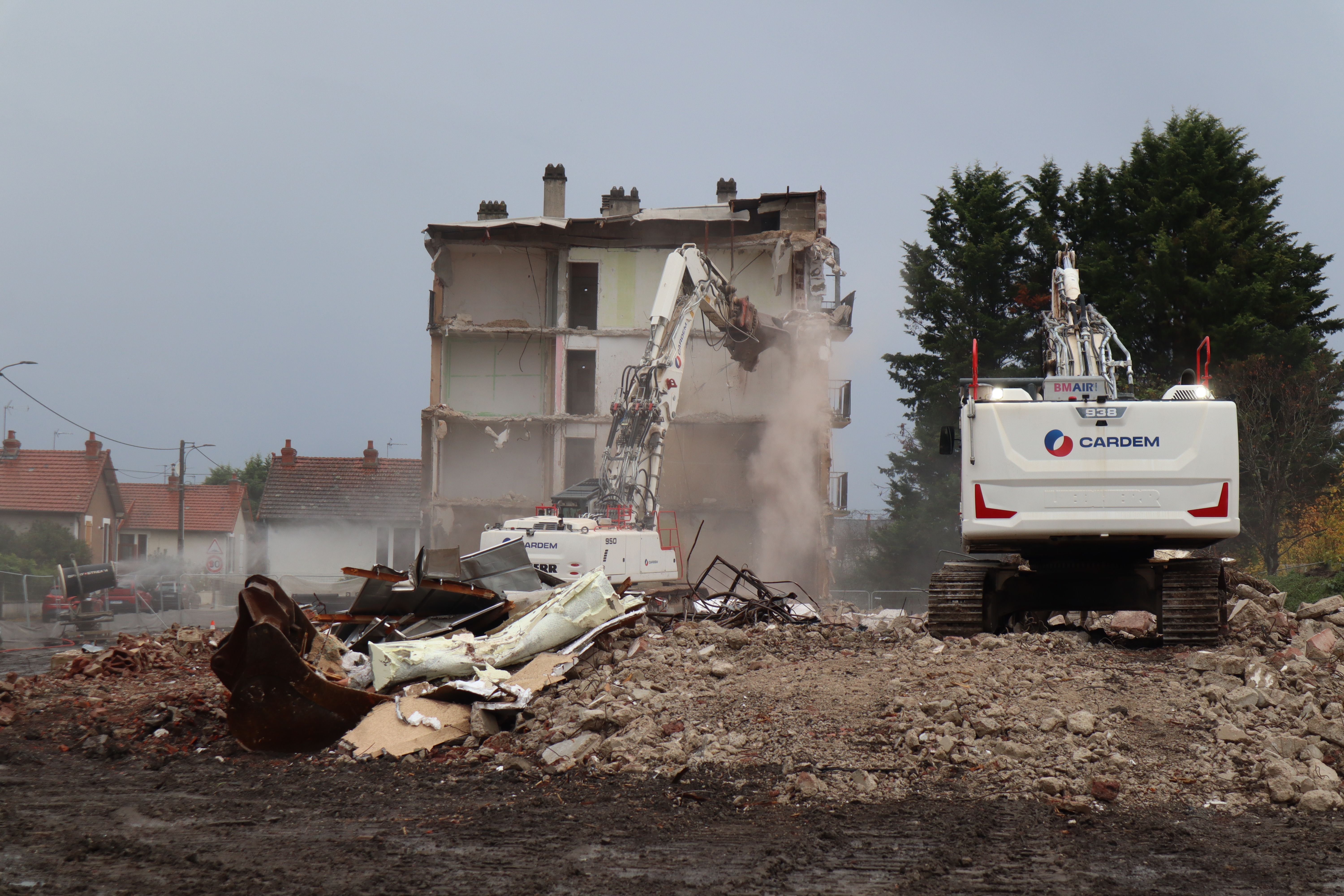 D&eacute;construction Pierre Leroux b&acirc;timent E (1).JPG (8.66 MB)