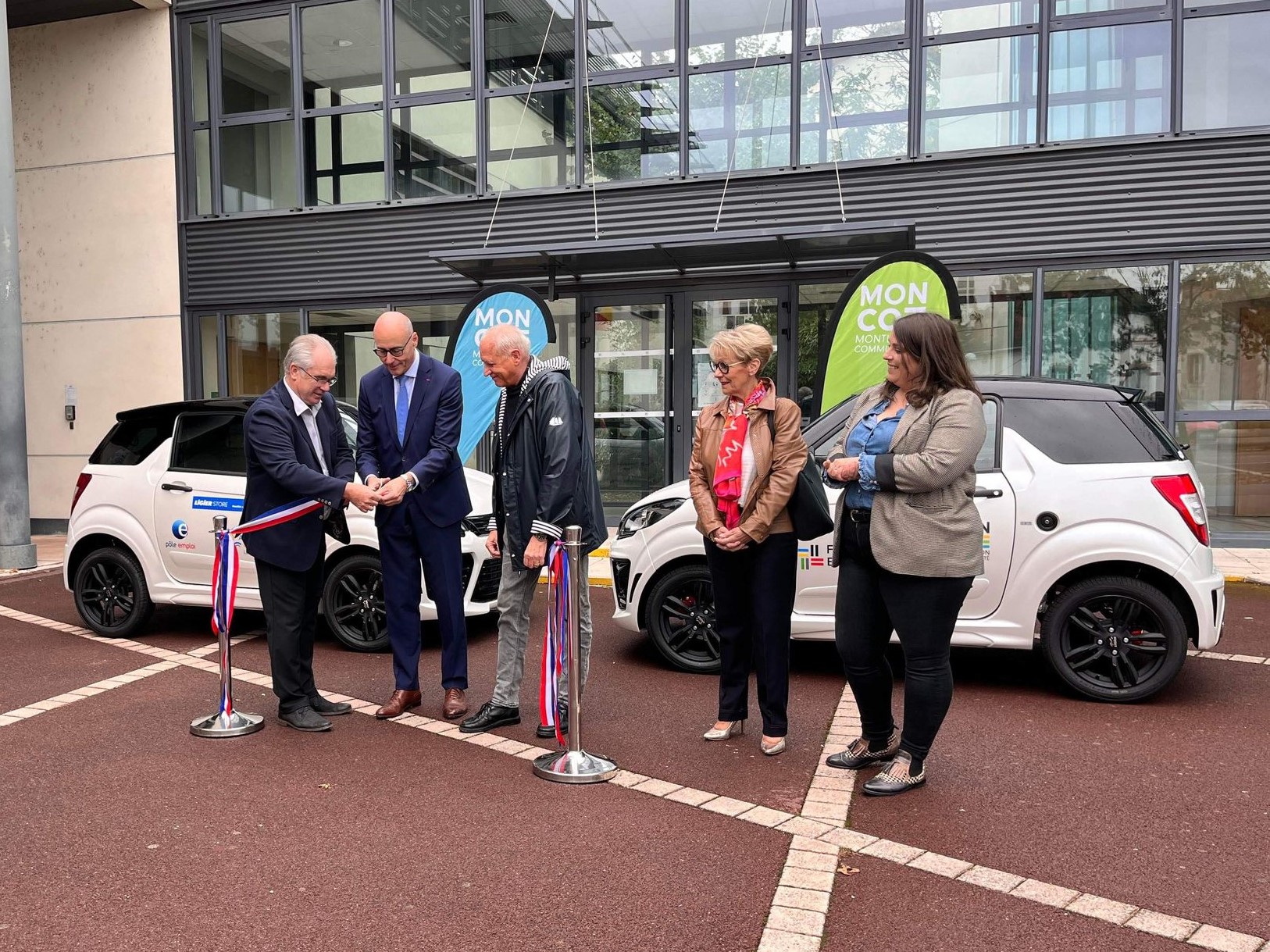 Inauguration mobil emploi voiture sans permis.jpg (687 KB)