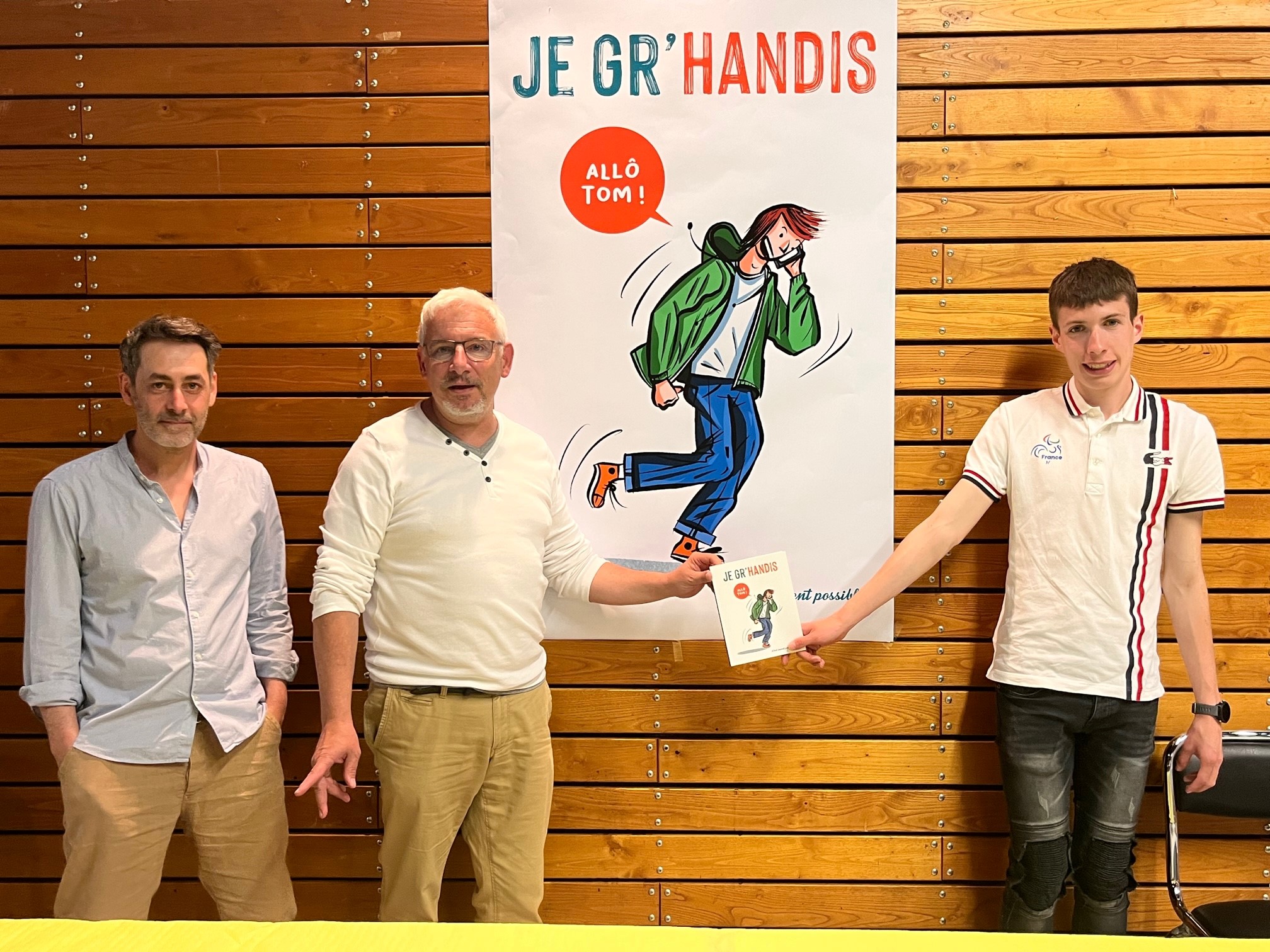 LIVRE ASEM JE GR HANDIS.jpg (748 KB)