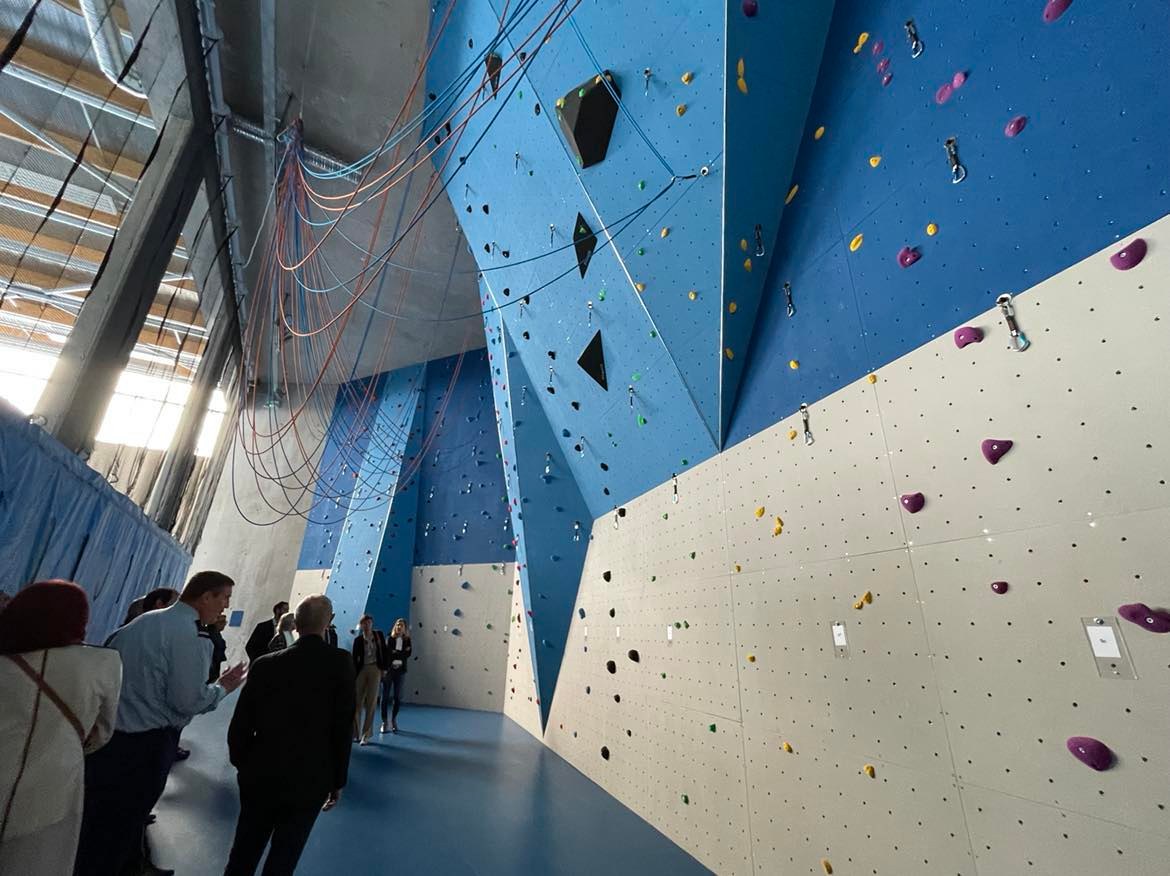 MUR D ESCALADE GYMNASE PAUL CONSTANS.jpg (148 KB)