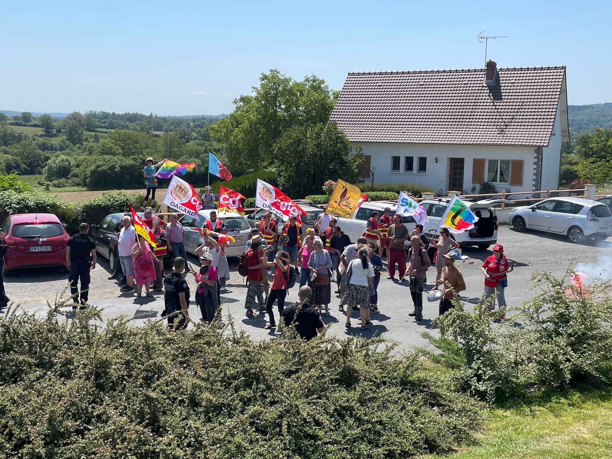 Manifestants secr&eacute;taire Etat &eacute;cologie.jpg (822 KB)