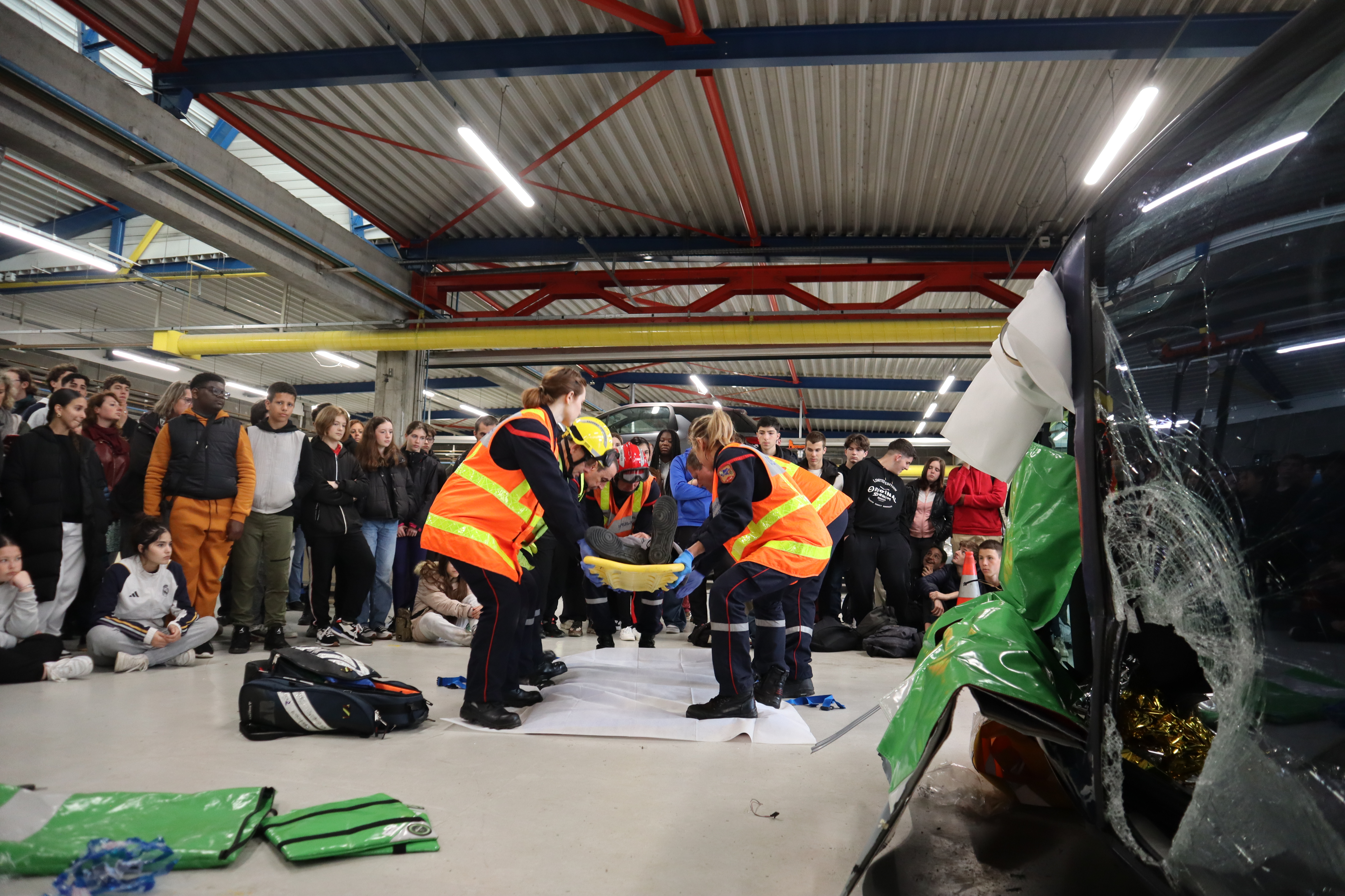 Village s&eacute;curit&eacute; routi&egrave;re d&eacute;sincarc&eacute;ration lyc&eacute;e Einstein (2).JPG (7.87 MB)