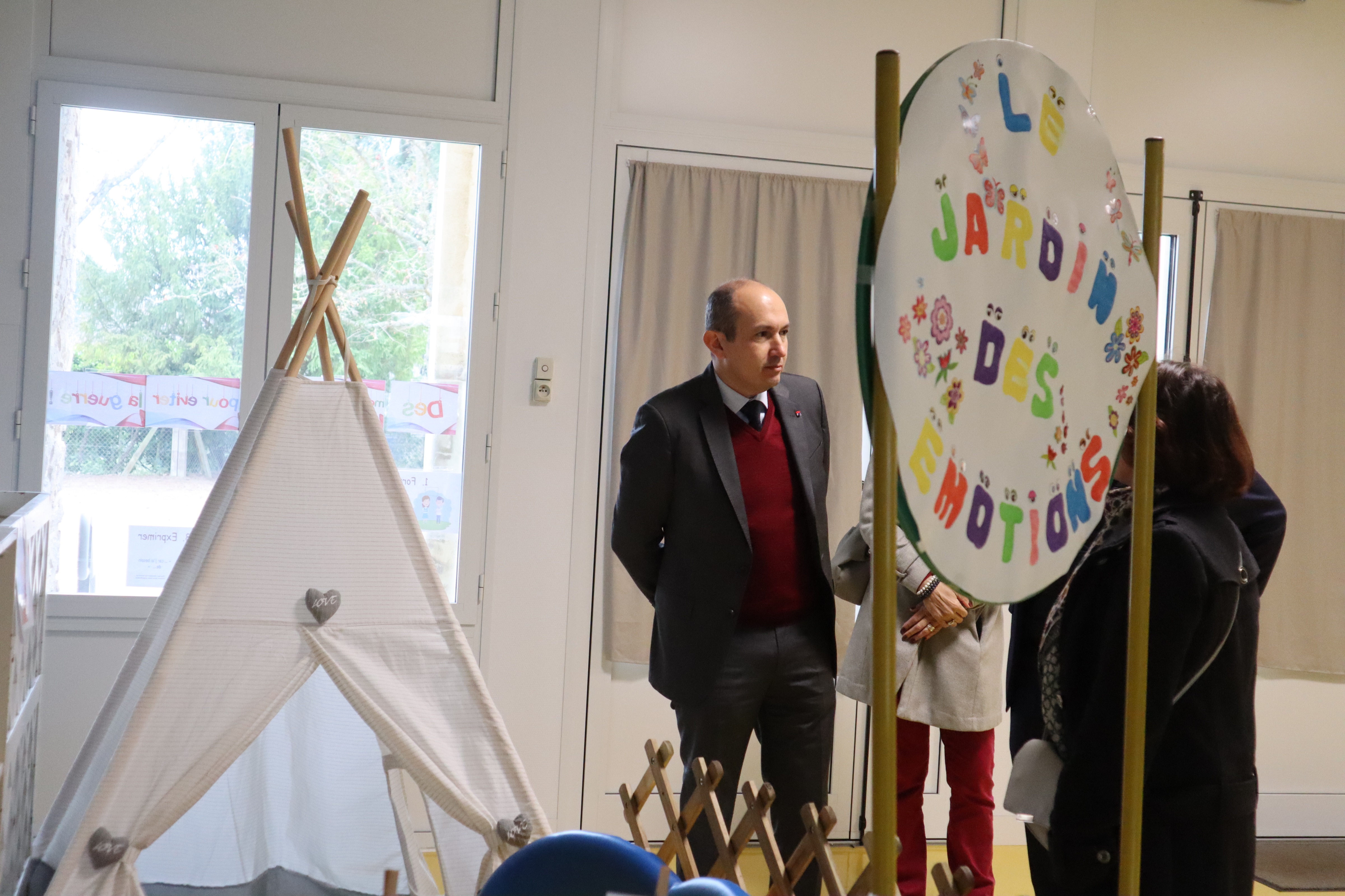 Visite recteur Karim Benmiloud &eacute;cole Fr&eacute;d&eacute;ric Mistral F&eacute;vrier 2024 (1).JPG (3.05 MB)