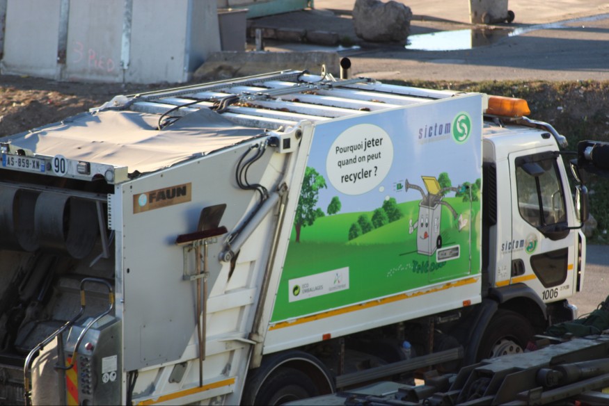 Comment les agents du SICTOM région montluçonnaise se protègent-ils du froid lors des collectes?