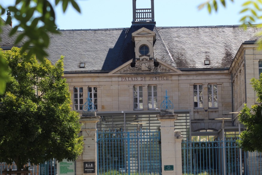 Il avait pénétré de nuit dans les domiciles des victimes pour les cambrioler : prison ferme pour un jeune de 18 ans