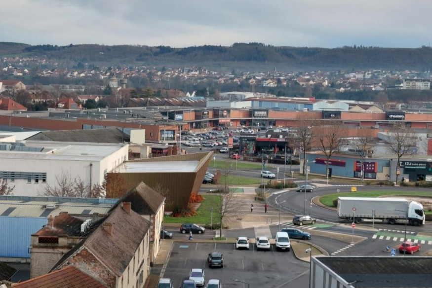 Casse à la voiture bélier dans une bijouterie de la zone Saint-Jacques 2 : trois ans de prison pour un homme jugé en son absence